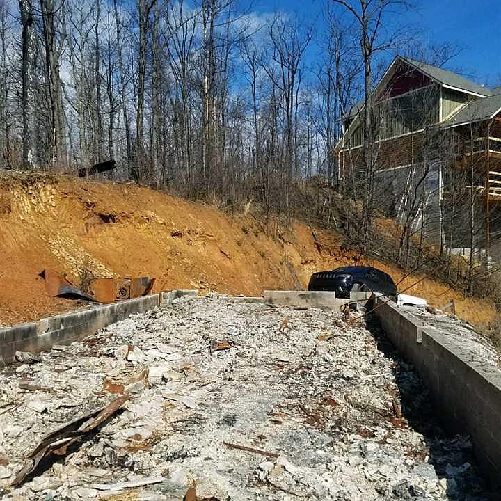 1st image of 306 Pinnacle Dr