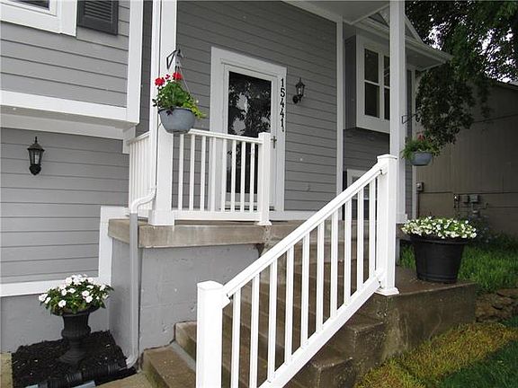 2nd image of 15441 Foster St