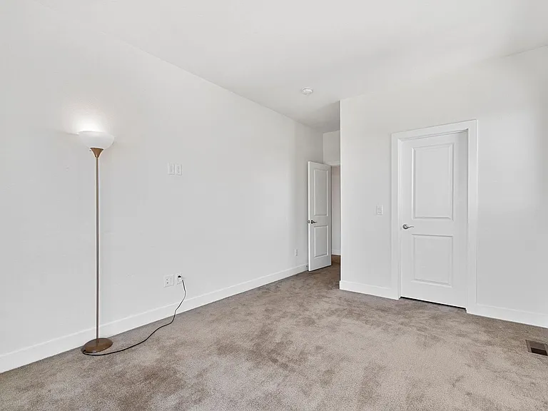 5015 Oakley Dr — Photo 17
