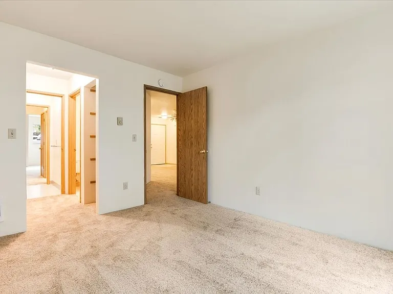 Raleigh Court — Photo 17