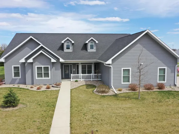 1127 W 6th St, Redfield, SD 57469