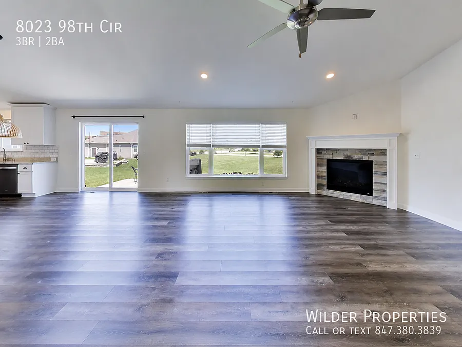 3 bed, 1815 sqft, $4,950 — Photo 4