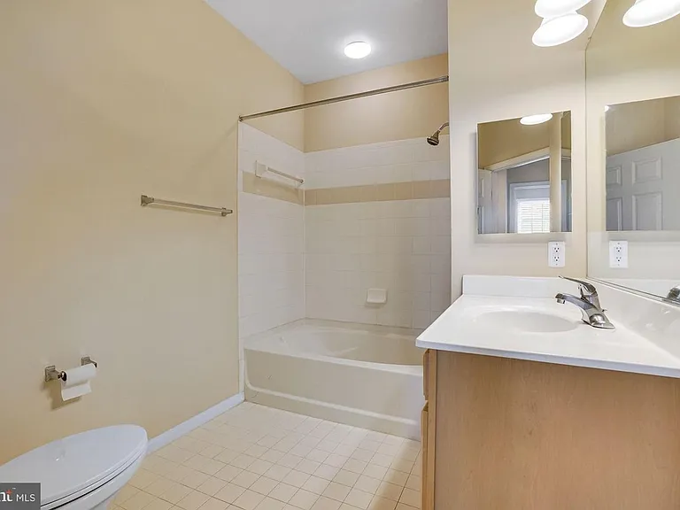 2465 Army Navy Dr #1-317 — Photo 9