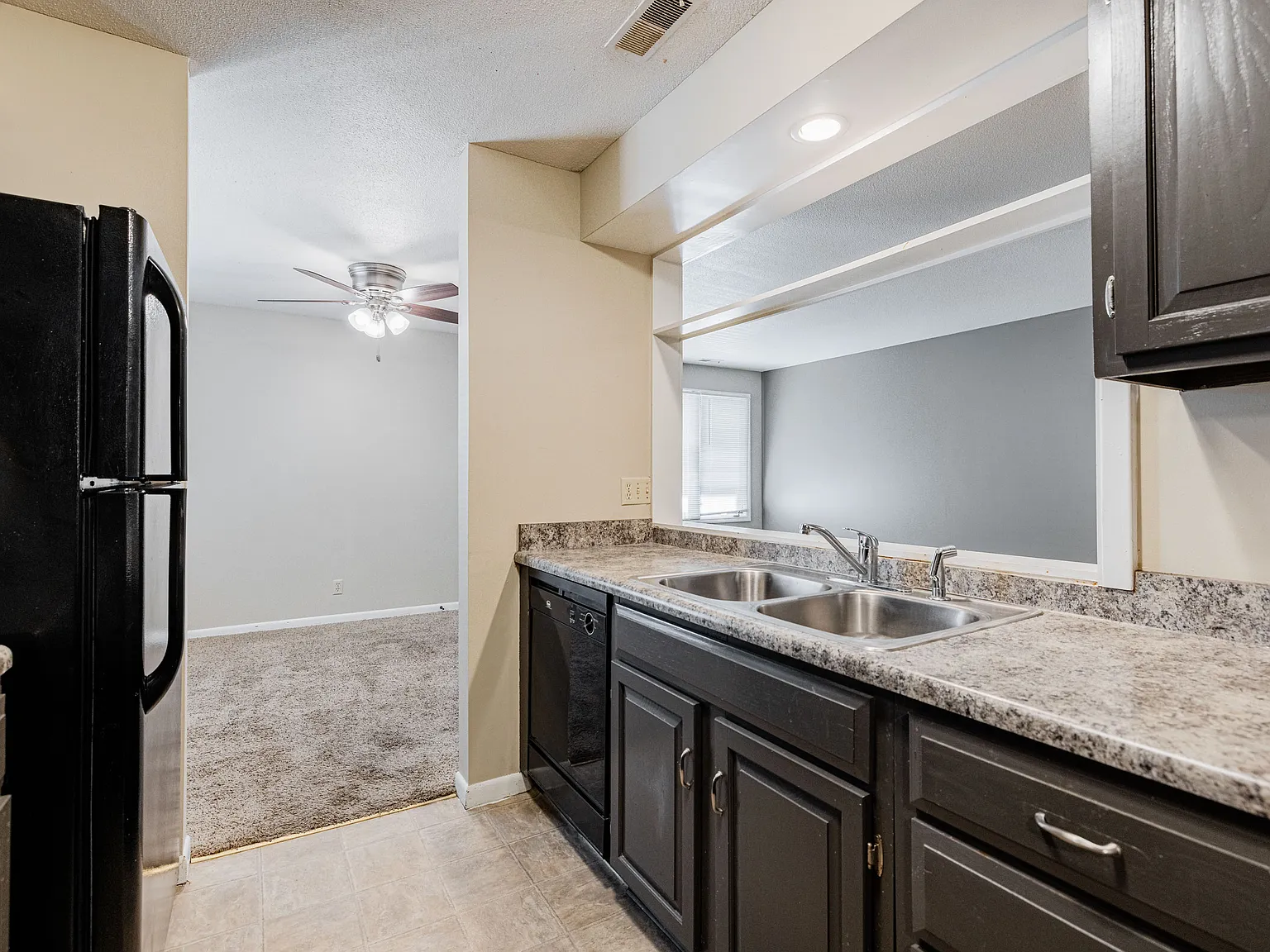 2 bed, 920 sqft, $899 — Photo 4