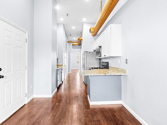 3rd image of 129 Willow Ave APT 5R