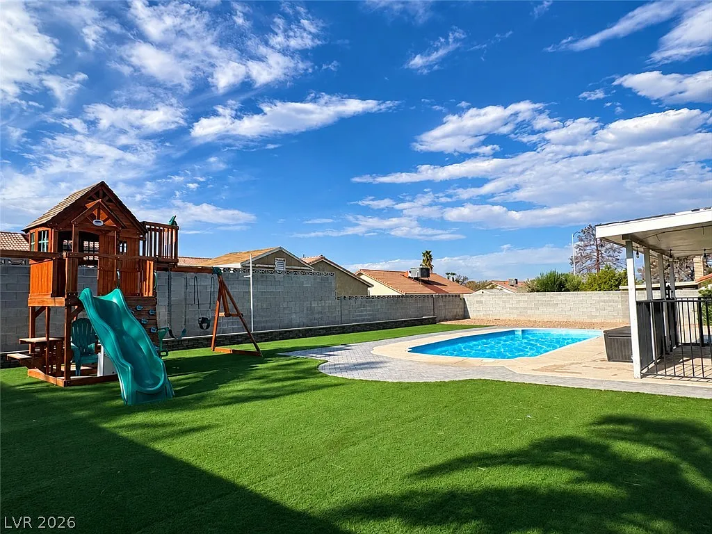 3 bed, 2.0 bath, 1199 sqft, $2,295 — Photo 1