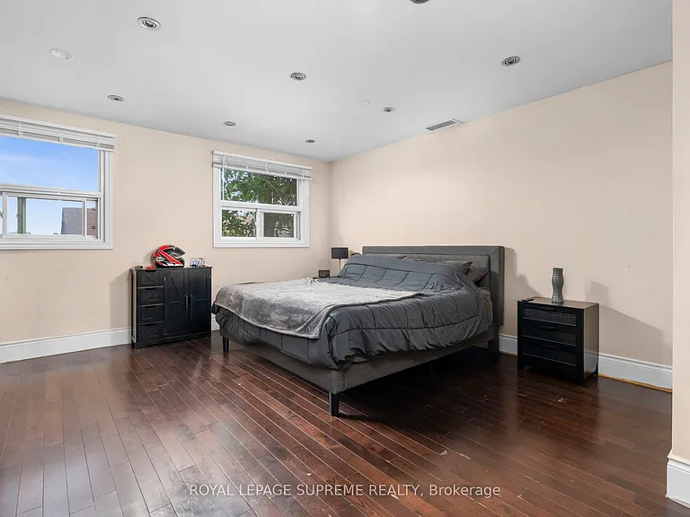 6127 Steeles Ave W — Photo 16