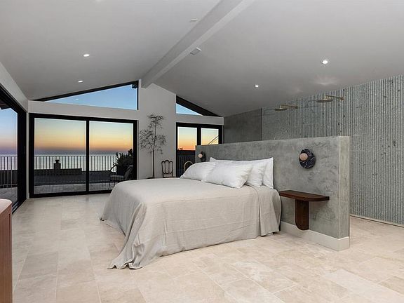 4th image of 1506 Summit Ave