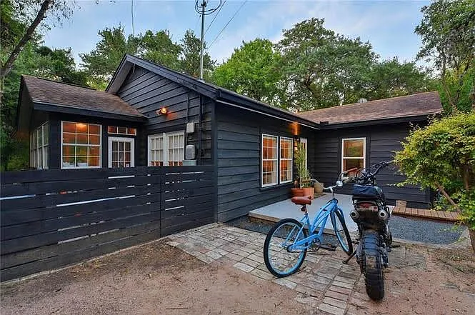 Exterior - 806 Christopher St