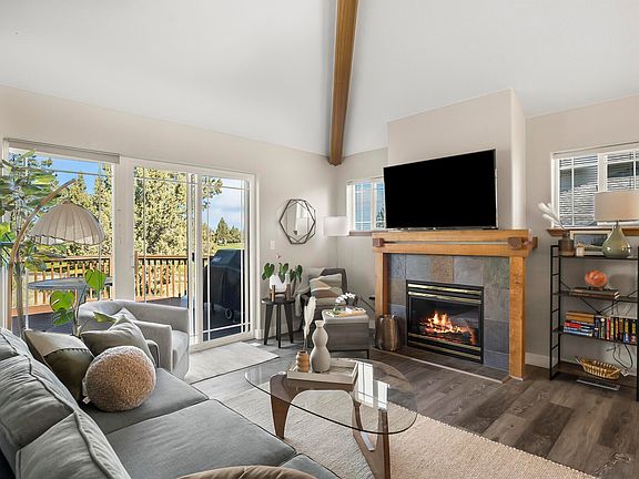 3rd image of 879 Golden Pheasant Dr