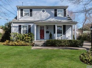 21 Satinwood Rd, Bayville, NY 11709