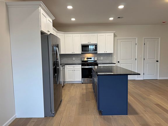 4th image of 188 Heckel St #2