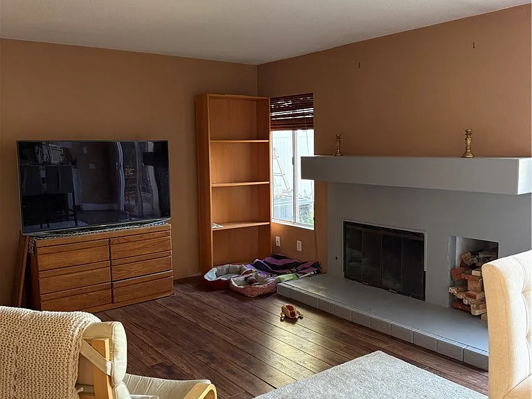 10 Briarglenn — Photo 11