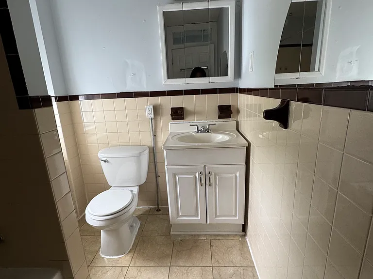 8004 Frankford Ave — Photo 3