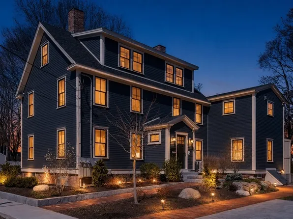6 Center St #B, Amesbury, MA 01913