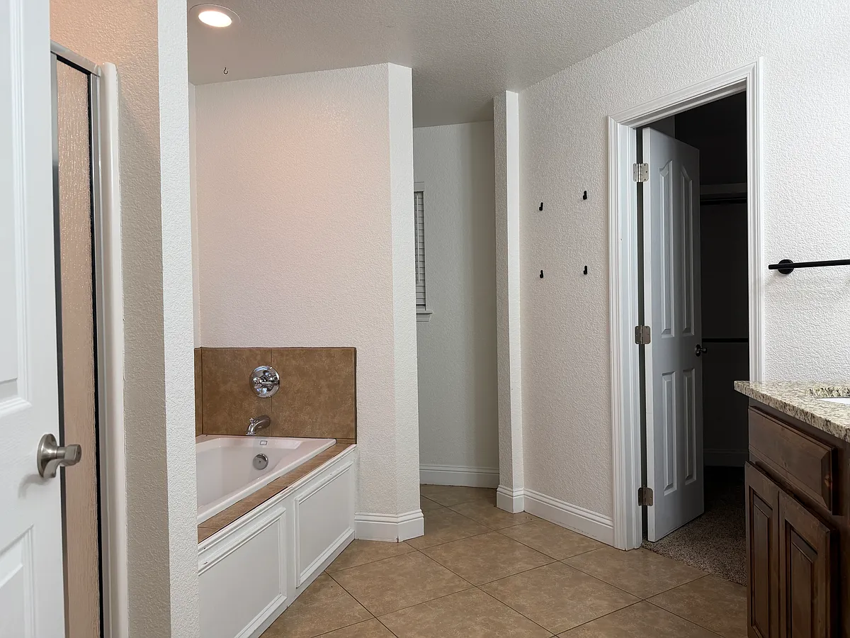 Building Photo - 2409 Cobblestone Cir