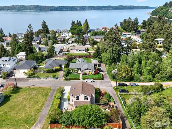 516 Wana Wana Place NE, Tacoma, WA 98422