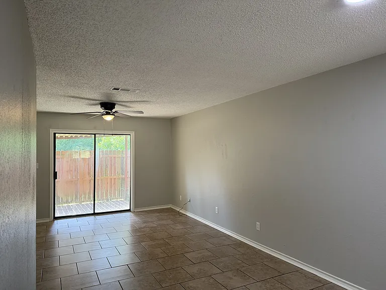 1105 Carroll Ave #B — Photo 2