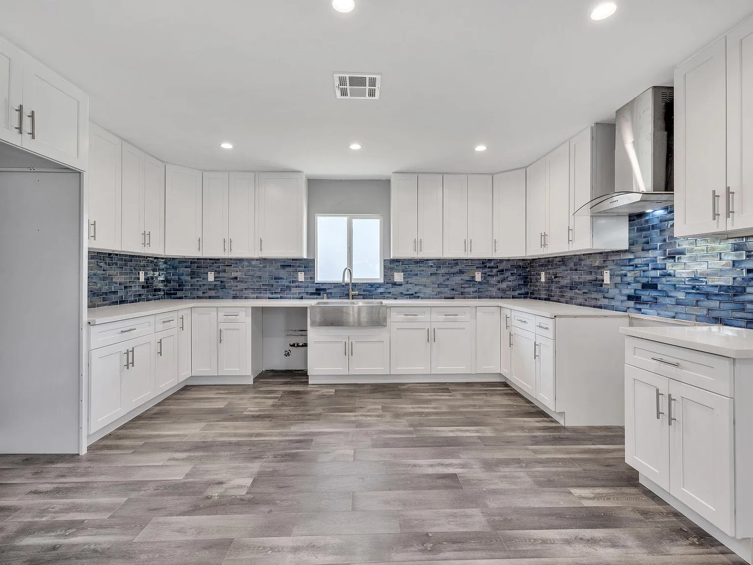 4 bed, 1751 sqft, $4,700 — Photo 4