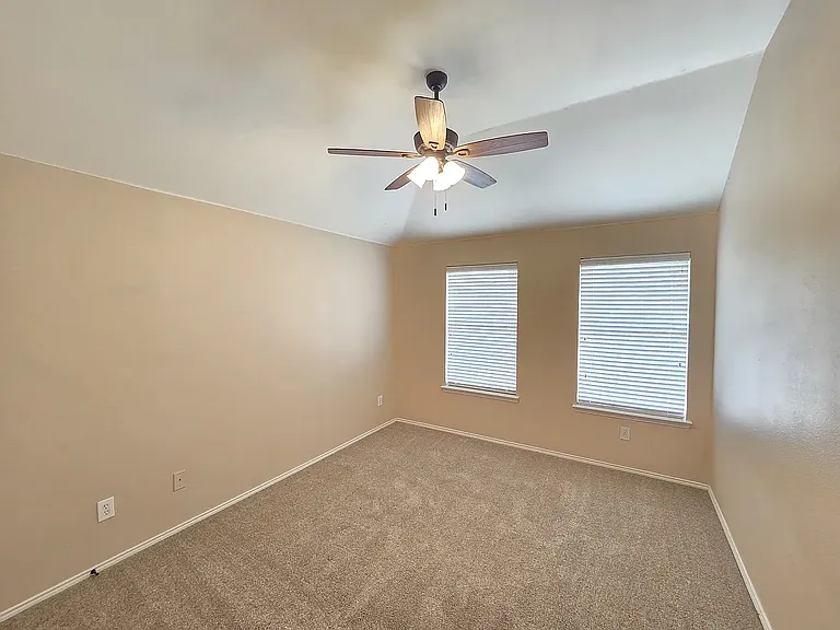 625 Manchester Dr — Photo 35