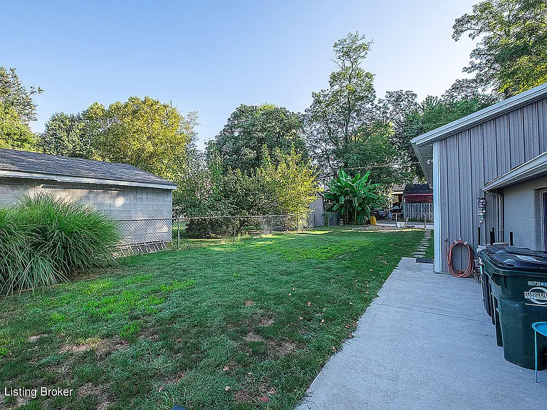 211 S Sherrin Ave — Photo 40