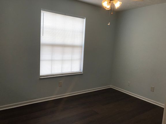 4th image of 705 Joan Ln