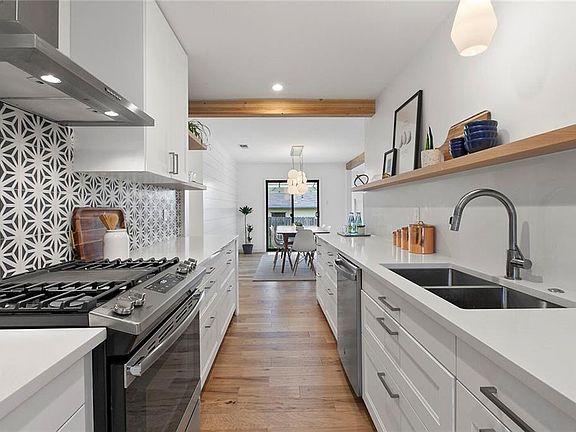 4th image of 12109 Arrowwood Dr
