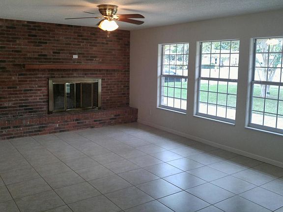 4th image of 200 Dogwood Ln