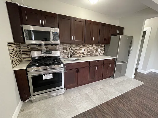 Rented by Bouklis Group | media 9