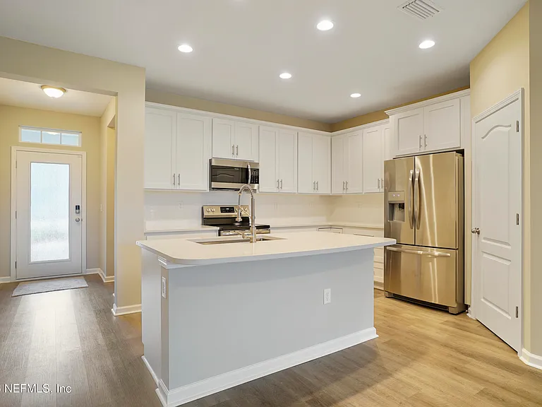 142 Castro Ct — Photo 5