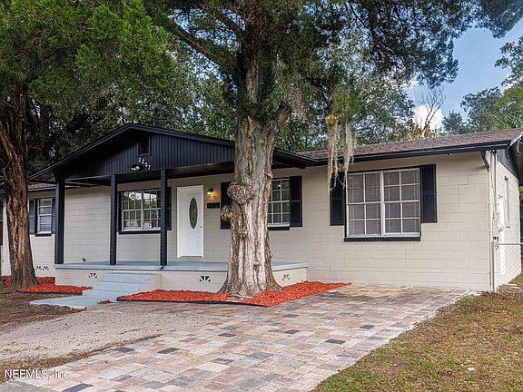 4th image of 2207 SPIRES Avenue