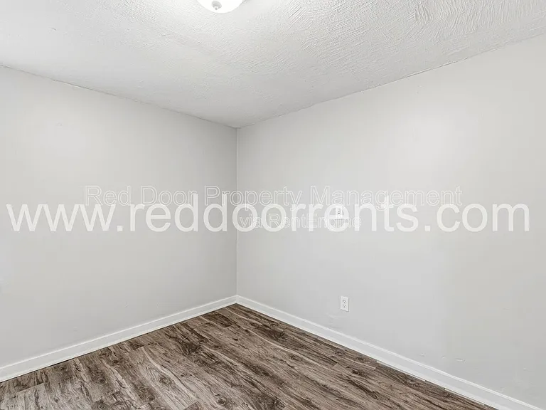 4320 E 30th St — Photo 10