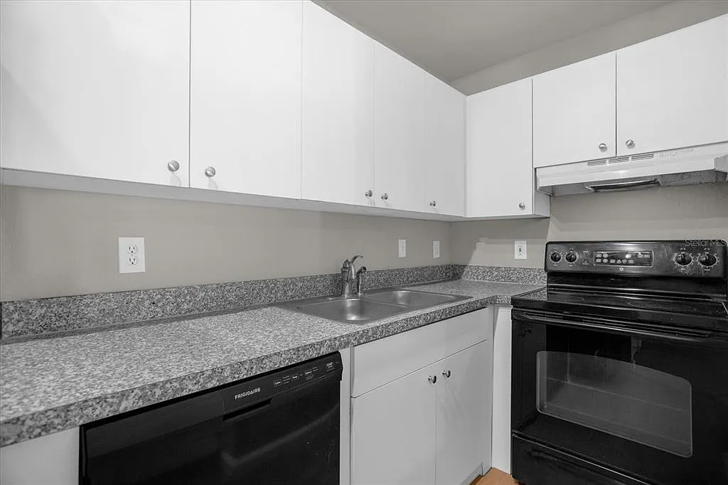1 bed, 1.0 bath, 499 sqft, $1,390 — Photo 3