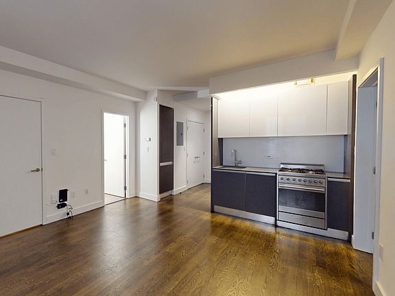 3rd image of 666 W End Ave #9CD