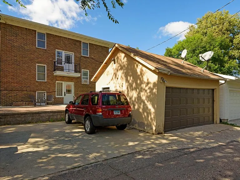 4525 Nicollet Ave — Photo 10