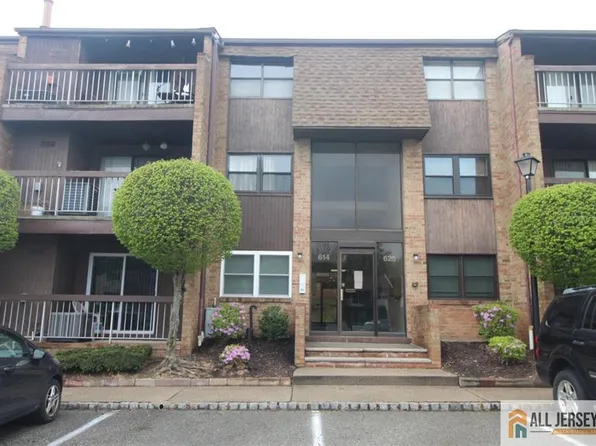 615 Sharon Ct, Woodbridge, NJ 07095