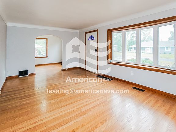 1482323_003_living_room_14068183.jpg