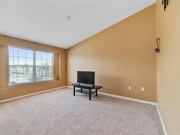 5th image of 649 Captiva Cir