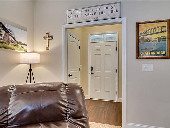 5th image of 210 McDuffie Cir
