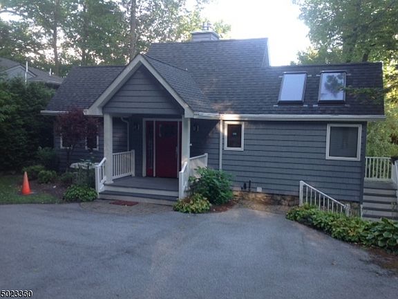 2nd image of 2048 Lakeside Dr W