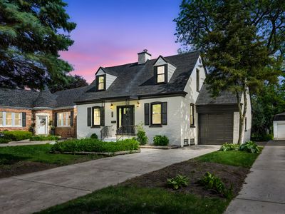 327 Southcote Rd, Riverside, IL, 60546