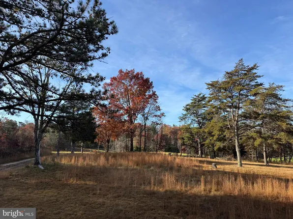 215 Barrick Ln, Mount Jackson, VA 22842