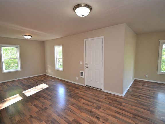 3rd image of 740 Holzhey Dr