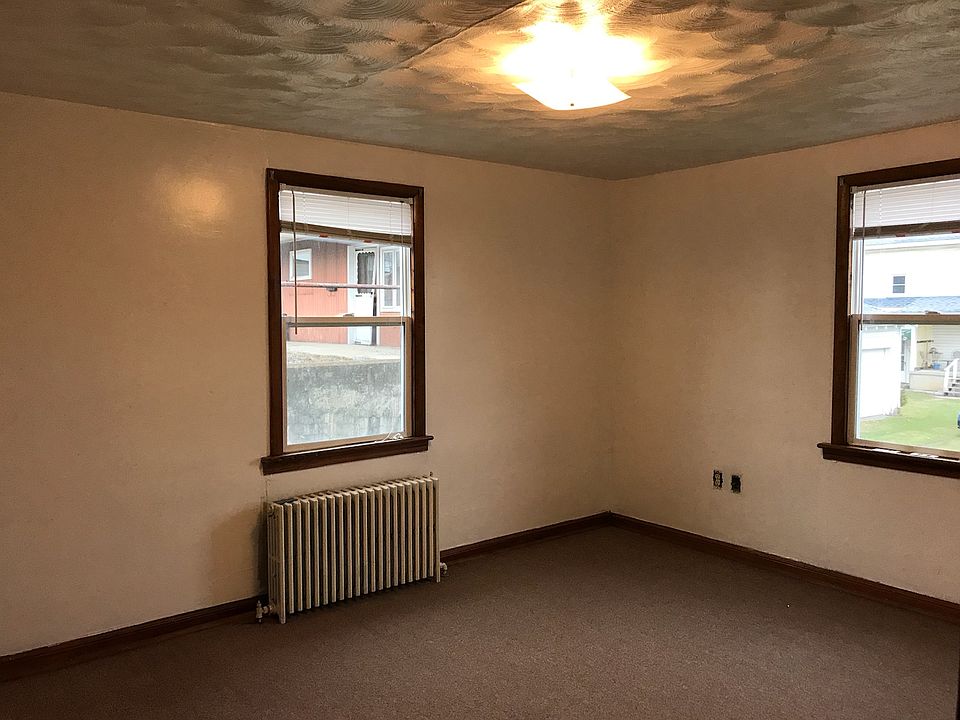 2nd image of 165 Fuller St