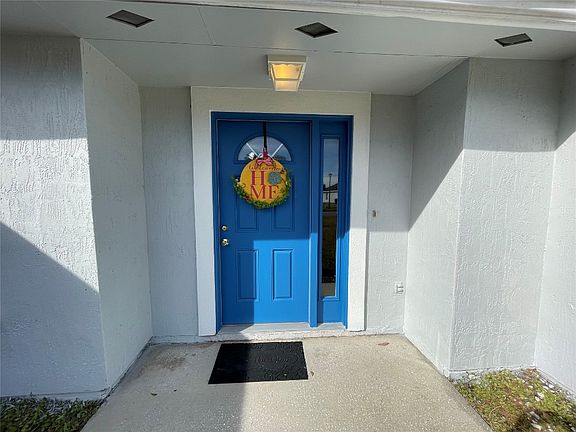3rd image of 733 Cherry Bark Dr N