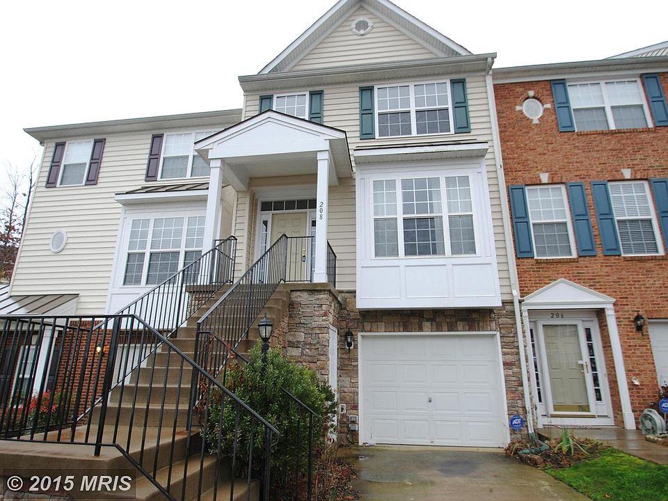1st image of 208 Breakers Edge Ct