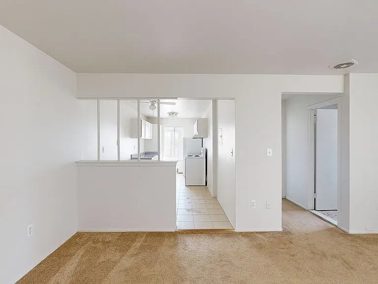 Princeton Square Apartments — Photo 3