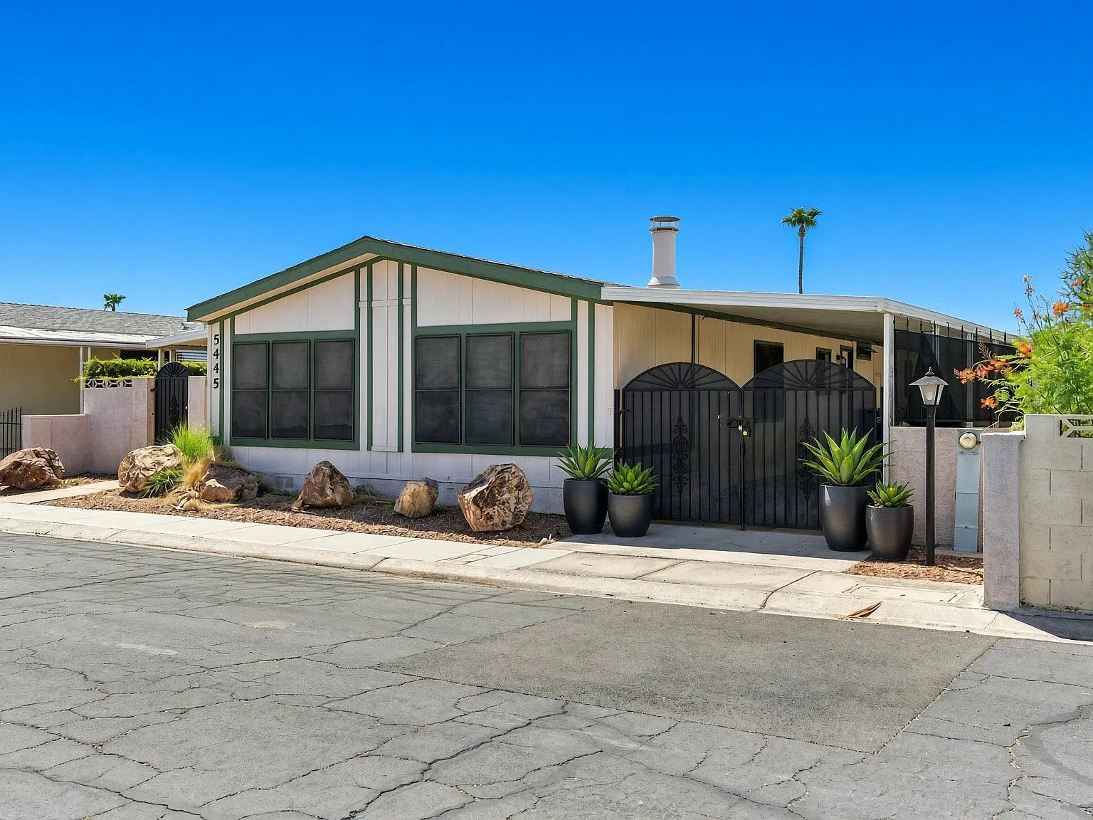 Charming 3-Bed 55+ Community Home - In-Unit Laundry & Private Yard! — Photo 3