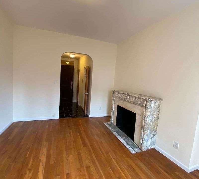 2nd image of 5 E 67th St #5AD