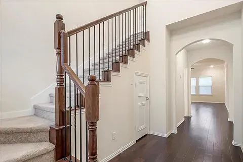 3 bed, 1994 sqft, $2,700 — Photo 3